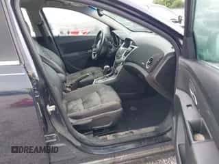 2014 Chevrolet Cruze 2LT z VIN 1G1PE5SB5E7134764, wystawiony jako IAAI lot #42978507 z przebiegiem Nie podano mil oraz . Historia ofert i sprzedaży dostępna na DreamBid. Obrazek 5.