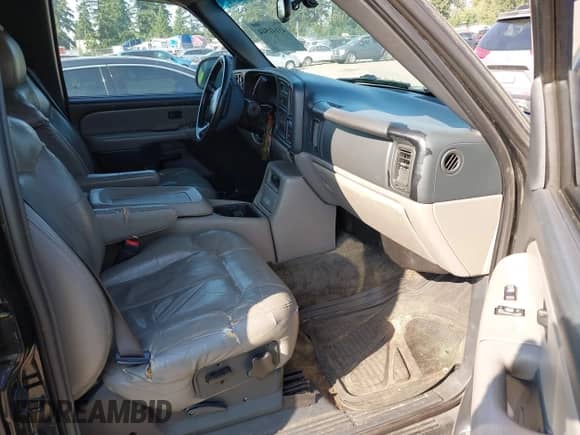 2002 Chevrolet Suburban Z71 with VIN 3GNFK16Z22G340367, listed as a IAAI auction lot 43141544 with Not provided miles and . Bid and sale history available at DreamBid. Image 5.