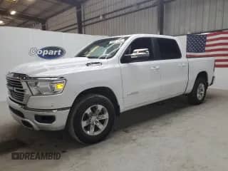 2024 Ram 1500 Laramie z VIN 1C6RREJT4RN220011, wystawiony jako Copart lot #69116525 z przebiegiem 46 649 mil mil oraz Czysty tytuł • Clean title. Historia ofert i sprzedaży dostępna na DreamBid. Obrazek 1.