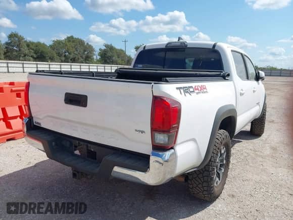 2019 Toyota Tacoma SR with VIN 5TFCZ5AN3KX170728, listed as a IAAI auction lot 42915850 with 121,787 mi miles and . Bid and sale history available at DreamBid. Image 4.