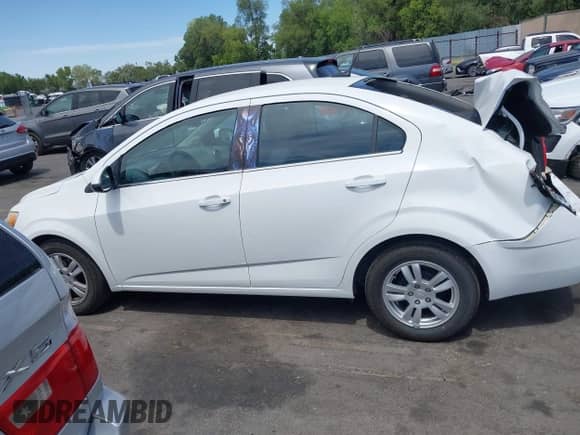 2013 Chevrolet Sonic LT с VIN 1G1JC5SB2D4153106, выставлен на аукционе IAAI как лот 42915411 с пробегом 132 276 миль миль и . История ставок и продаж доступна на DreamBid. Изображение 14.