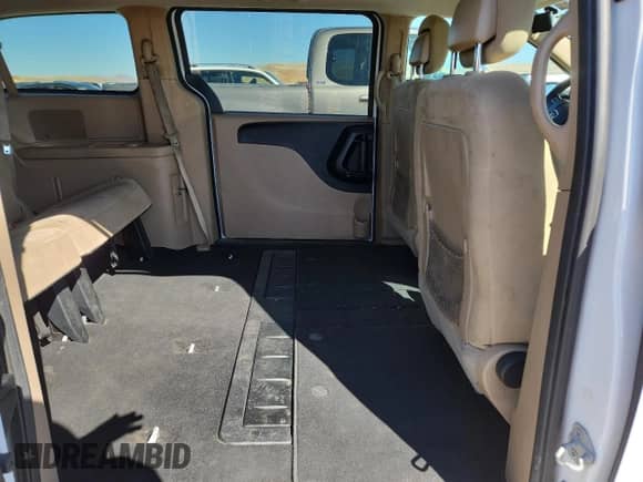 2016 Dodge Grand Caravan SE z VIN 2C4RDGBG6GR342986, wystawiony jako Copart lot #82099875 z przebiegiem 131 090 mil mil oraz Szkoda całkowita • Salvage title. Historia ofert i sprzedaży dostępna na DreamBid. Obrazek 10.