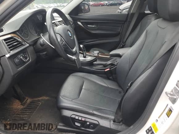 2015 BMW 3 Series 328i xDrive с VIN WBA3B5C58FF960049, выставлен на аукционе Copart как лот 67324665 с пробегом 218 332 миль миль и Чистый • Clean title. История ставок и продаж доступна на DreamBid. Изображение 7.