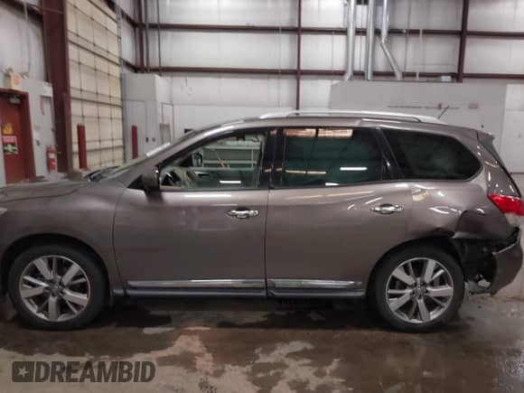 2013 Nissan Pathfinder SV z VIN 5N1AR2MM2DC671530, wystawiony jako IAAI lot #42834056 z przebiegiem 125 124 mil mil oraz . Historia ofert i sprzedaży dostępna na DreamBid. Obrazek 14.