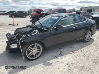 2013 Mercedes-Benz C 350 z VIN WDDGJ8JB0DF960373, wystawiony jako Copart lot #69987055 z przebiegiem 104 032 mil mil oraz Czysty tytuł • Clean title. Historia ofert i sprzedaży dostępna na DreamBid. Obrazek 1.