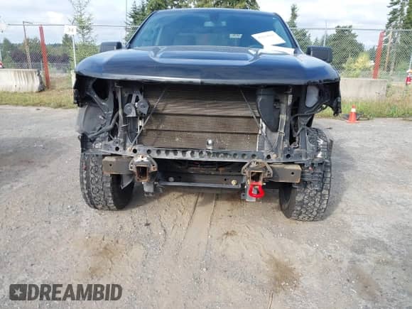 2020 Chevrolet Silverado 1500 Custom Trail Boss z VIN 1GCPYCEF5LZ368941, wystawiony jako IAAI lot #43214611 z przebiegiem 73 653 mil mil oraz . Historia ofert i sprzedaży dostępna na DreamBid. Obrazek 6.