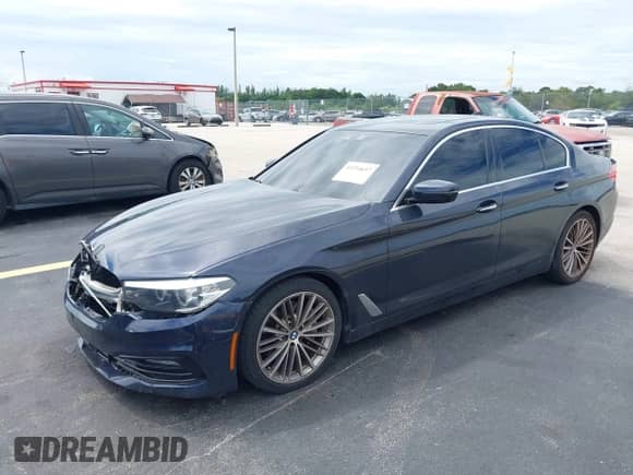 2018 BMW 5 Series 530i с VIN WBAJA5C58JG899041, выставлен на аукционе IAAI как лот 43254657 с пробегом 70 801 миль миль и . История ставок и продаж доступна на DreamBid. Изображение 2.