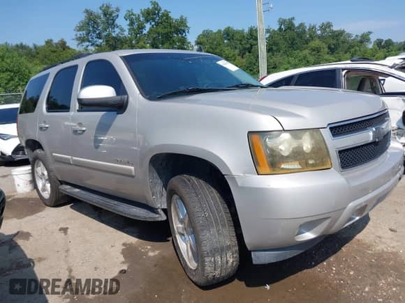 2008 Chevrolet Tahoe 3LT z VIN 1GNFC130X8R248578, wystawiony jako IAAI lot #43041092 z przebiegiem 222 878 mil mil oraz . Historia ofert i sprzedaży dostępna na DreamBid. Obrazek 13.