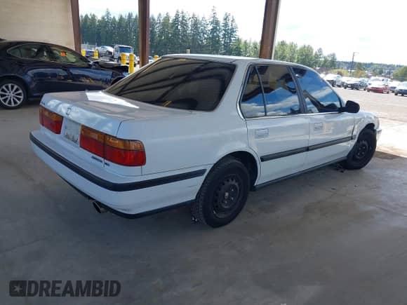 1990 Honda Accord with VIN 1HGCB7657LA185344, listed as a IAAI auction lot 42945890 with 236,935 mi miles and . Bid and sale history available at DreamBid. Image 4.