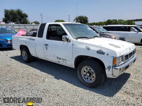 1995 Nissan Frontier XE z VIN 1N6HD16S9SC460861, wystawiony jako Copart lot #59061935 z przebiegiem 176 214 mil mil oraz Czysty tytuł • Clean title. Historia ofert i sprzedaży dostępna na DreamBid. Obrazek 4.