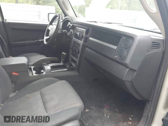 2008 Jeep Commander Sport with VIN 1J8HG48K78C185484, listed as a IAAI auction lot 42241901 with 190,082 mi miles and . Bid and sale history available at DreamBid. Image 5.