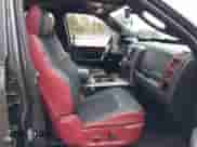 2018 Ram 1500 Rebel z VIN 1C6RR7YT2JS134820, wystawiony jako IAAI lot #40931182 z przebiegiem 56 427 mil mil oraz . Historia ofert i sprzedaży dostępna na DreamBid. Obrazek 5.