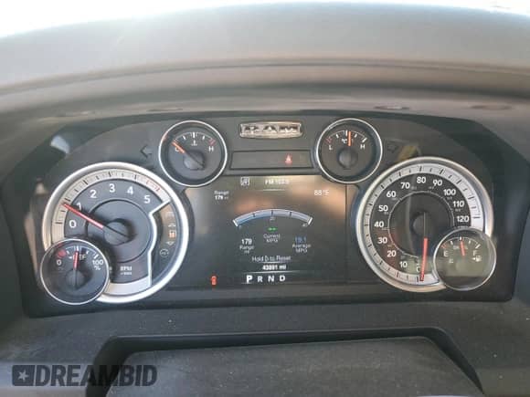 2016 Ram 1500 Big Horn z VIN 1C6RR6LM1GS333294, wystawiony jako Copart lot #81847794 z przebiegiem 43 891 mil mil oraz Szkoda całkowita • Salvage title. Historia ofert i sprzedaży dostępna na DreamBid. Obrazek 9.