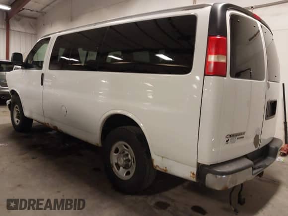 2008 Chevrolet Express Passenger with VIN 1GAGG25K581113442, listed as a IAAI auction lot 41770836 with 172,065 mi miles and . Bid and sale history available at DreamBid. Image 3.