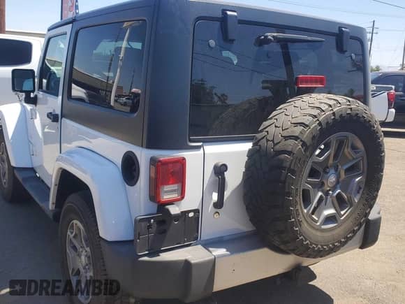 2014 Jeep Wrangler Sahara z VIN 1C4AJWBG3EL197444, wystawiony jako Copart lot #64733055 z przebiegiem 193 278 mil mil oraz Czysty tytuł • Clean title. Historia ofert i sprzedaży dostępna na DreamBid. Obrazek 3.