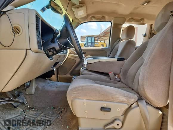2003 GMC Sierra 1500 SLE with VIN 2GTEC19T331157918, listed as a Copart auction lot 68437155 with 130,152 mi miles and Salvage title. Bid and sale history available at DreamBid. Image 7.