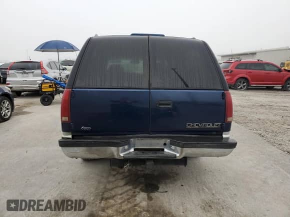 1996 Chevrolet Suburban с VIN 1GNEC16R8TJ359059, выставлен на аукционе Copart как лот 86344584 с пробегом 390 115 миль миль и Списание • Salvage title. История ставок и продаж доступна на DreamBid. Изображение 6.