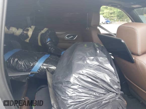 2023 Chevrolet Suburban High Country z VIN 1GNSKGKL0PR315137, wystawiony jako IAAI lot #42300095 z przebiegiem 38 155 mil mil oraz . Historia ofert i sprzedaży dostępna na DreamBid. Obrazek 8.