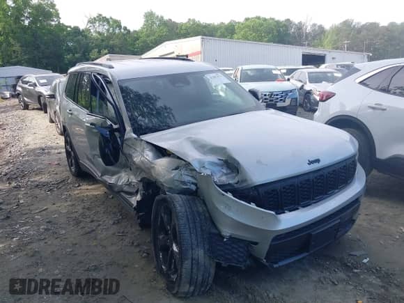 2023 Jeep Grand Cherokee Altitude X z VIN 1C4RJKAG7P8822608, wystawiony jako IAAI lot #42207676 z przebiegiem 65 864 mil mil oraz . Historia ofert i sprzedaży dostępna na DreamBid. Obrazek 1.