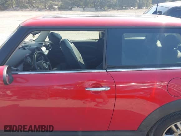 2012 MINI Hardtop z VIN WMWSU3C59CT542932, wystawiony jako IAAI lot #43251120 z przebiegiem 175 000 mil mil oraz . Historia ofert i sprzedaży dostępna na DreamBid. Obrazek 14.