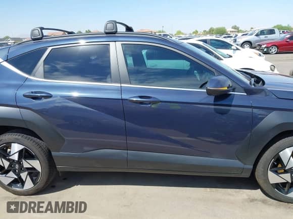 2025 Hyundai Kona Limited z VIN KM8HE3A30SU309621, wystawiony jako IAAI lot #43127017 z przebiegiem 1 820 mil mil oraz . Historia ofert i sprzedaży dostępna na DreamBid. Obrazek 14.