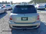 2009 MINI Hardtop S с VIN WMWMF735X9TW84760, выставлен на аукционе IAAI как лот 43253174 с пробегом 87 394 миль миль и . История ставок и продаж доступна на DreamBid. Изображение 16.