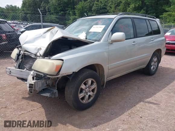 2004 Toyota Highlander with VIN JTEGP21AX40014597, listed as a IAAI auction lot 42941903 with 255,515 mi miles and . Bid and sale history available at DreamBid. Image 2.
