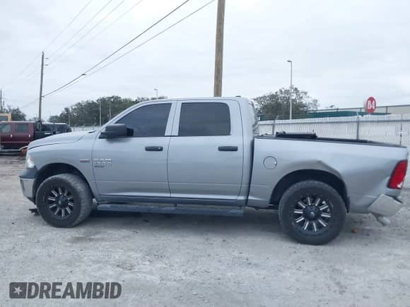 2019 Ram 1500 Express z VIN 1C6RR7KT7KS743055, wystawiony jako IAAI lot #41298661 z przebiegiem 57 536 mil mil oraz . Historia ofert i sprzedaży dostępna na DreamBid. Obrazek 14.