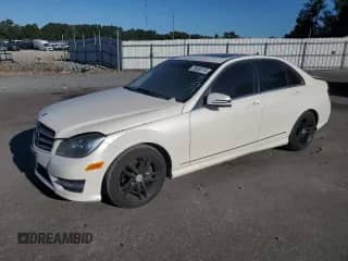 2014 Mercedes-Benz C 250 Sport с VIN WDDGF4HB9EA946504, выставлен на аукционе Copart как лот 70650115 с пробегом 177 890 миль миль и Списание • Salvage title. История ставок и продаж доступна на DreamBid. Изображение 1.