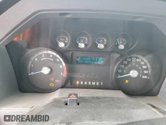 2013 Ford F-250 XL z VIN 1FT7X2A66DEB52530, wystawiony jako Copart lot #59683575 z przebiegiem 154 723 mil mil oraz Czysty tytuł • Clean title. Historia ofert i sprzedaży dostępna na DreamBid. Obrazek 9.