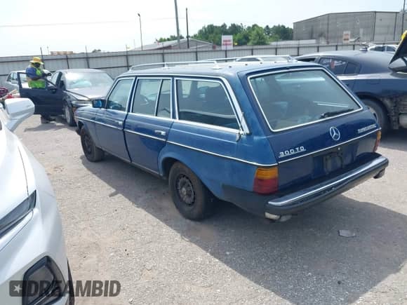 1984 Mercedes-Benz 300 z VIN WDBAB93AXEF005460, wystawiony jako IAAI lot #42868835 z przebiegiem 210 841 mil mil oraz . Historia ofert i sprzedaży dostępna na DreamBid. Obrazek 3.