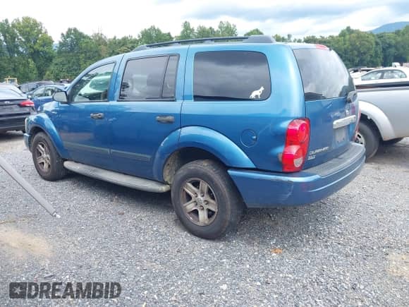 2005 Dodge Durango SLT z VIN 1D4HB48D85F521518, wystawiony jako IAAI lot #42982982 z przebiegiem 266 802 mil mil oraz . Historia ofert i sprzedaży dostępna na DreamBid. Obrazek 3.