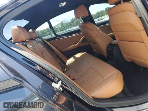 2019 BMW 5 Series 530e xDrive z VIN WBAJB1C56KB375522, wystawiony jako Copart lot #61953645 z przebiegiem 81 216 mil mil oraz Czysty tytuł • Clean title. Historia ofert i sprzedaży dostępna na DreamBid. Obrazek 10.