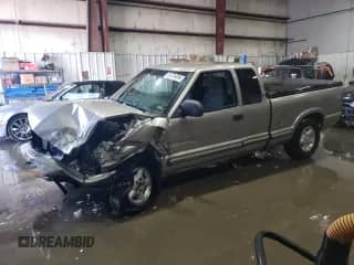 2001 Chevrolet S-10 LS с VIN 1GCDT19W518222039, выставлен на аукционе Copart как лот 87224054 с пробегом 157 235 миль миль и Списание • Salvage title. История ставок и продаж доступна на DreamBid. Изображение 1.