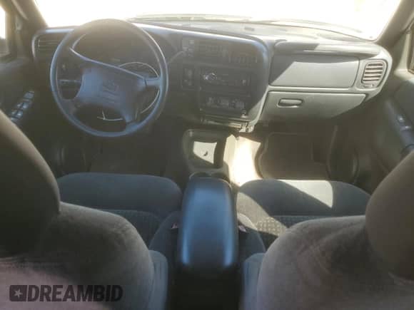 1998 Chevrolet Blazer LT z VIN 1GNDT13W0W2139791, wystawiony jako Copart lot #82224464 z przebiegiem 171 508 mil mil oraz Nie do naprawy • Non repairable. Historia ofert i sprzedaży dostępna na DreamBid. Obrazek 8.