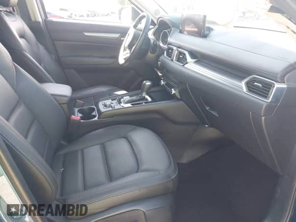 2023 Mazda CX-5 S Carbon Edition z VIN JM3KFBCM6P0112207, wystawiony jako IAAI lot #42747977 z przebiegiem 33 488 mil mil oraz . Historia ofert i sprzedaży dostępna na DreamBid. Obrazek 5.