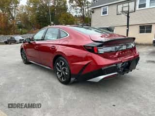 2025 Hyundai Sonata SEL z VIN KMHL64JA9SA456534, wystawiony jako Copart lot #90396385 z przebiegiem 19 440 mil mil oraz Czysty tytuł • Clean title. Historia ofert i sprzedaży dostępna na DreamBid. Obrazek 2.