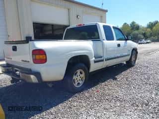 2002 Chevrolet Silverado 1500 LT z VIN 1GCEC19T32Z284304, wystawiony jako IAAI lot #43425991 z przebiegiem 223 552 mil mil oraz . Historia ofert i sprzedaży dostępna na DreamBid. Obrazek 4.