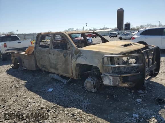 2017 Chevrolet Silverado 3500HD High Country с VIN 1GC4K1EY8HF108214, выставлен на аукционе Copart как лот 48519825 с пробегом Не указан миль и На запчасти • Non repairable. История ставок и продаж доступна на DreamBid. Изображение 4.