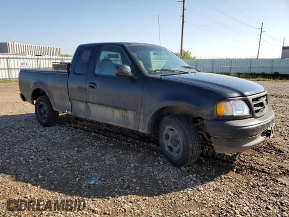 2000 Ford F-150 XL z VIN 1FTZX1729YNA19838, wystawiony jako Copart lot #58537575 z przebiegiem 254 403 mil mil oraz Czysty tytuł • Clean title. Historia ofert i sprzedaży dostępna na DreamBid. Obrazek 4.