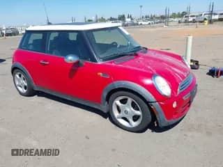 2005 MINI Hardtop z VIN WMWRC33565TJ73449, wystawiony jako IAAI lot #43007496 z przebiegiem 91 470 mil mil oraz . Historia ofert i sprzedaży dostępna na DreamBid. Obrazek 1.