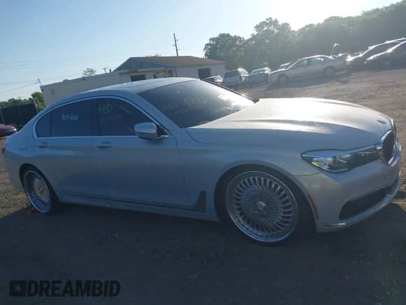 2019 BMW 7 Series 740i xDrive with VIN WBA7E4C53KGV70385, listed as a IAAI auction lot 39556837 with Not provided miles and . Bid and sale history available at DreamBid. Image 12.