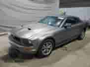 2005 Ford Mustang Deluxe с VIN 1ZVFT84NX55227418, выставлен на аукционе Copart как лот 84975425 с пробегом 149 334 миль миль и Чистый • Clean title. История ставок и продаж доступна на DreamBid. Изображение 1.
