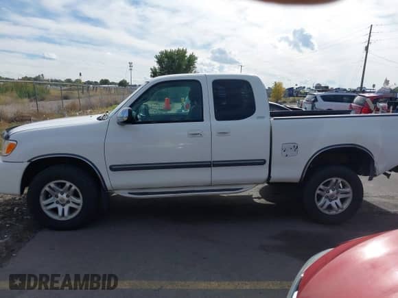 2004 Toyota Tundra SR5 z VIN 5TBBT44114S456028, wystawiony jako IAAI lot #43430467 z przebiegiem 230 434 mil mil oraz . Historia ofert i sprzedaży dostępna na DreamBid. Obrazek 14.