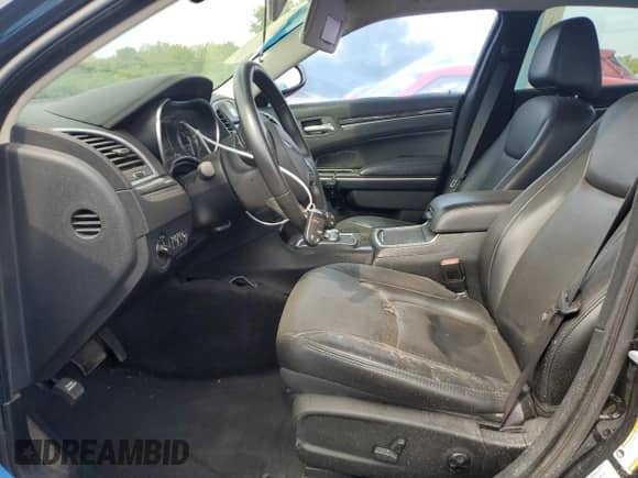 2016 Chrysler 300 Anniversary Edition с VIN 2C3CCARG0GH220677, выставлен на аукционе Copart как лот 69740125 с пробегом 68 385 миль миль и Списание • Salvage title. История ставок и продаж доступна на DreamBid. Изображение 7.