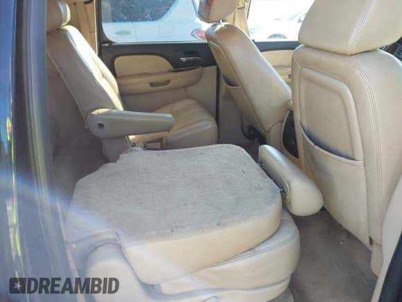 2007 Chevrolet Suburban LT with VIN 1GNFK16347J223178, listed as a IAAI auction lot 41757938 with Not provided miles and . Bid and sale history available at DreamBid. Image 8.
