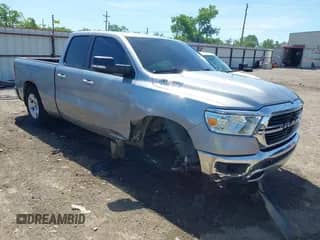 2020 Ram 1500 Big Horn z VIN 1C6RREBT8LN294862, wystawiony jako IAAI lot #42174416 z przebiegiem 119 334 mil mil oraz . Historia ofert i sprzedaży dostępna na DreamBid. Obrazek 1.