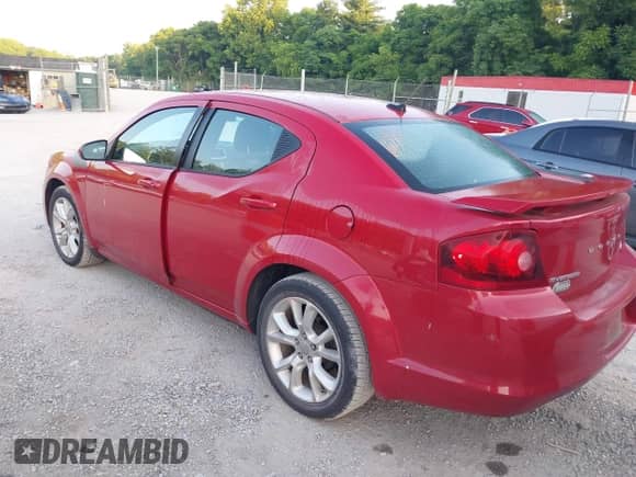 2012 Dodge Avenger R/T z VIN 1C3CDZBG5CN137706, wystawiony jako IAAI lot #42546528 z przebiegiem 107 624 mil mil oraz . Historia ofert i sprzedaży dostępna na DreamBid. Obrazek 3.