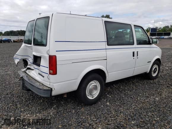 1998 Chevrolet Astro Cargo с VIN 1GCDM19W6WB185204, выставлен на аукционе Copart как лот 72199484 с пробегом 97 262 миль миль и Списание • Salvage title. История ставок и продаж доступна на DreamBid. Изображение 3.