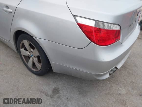 2006 BMW 5 Series z VIN WBANF33586CS35117, wystawiony jako IAAI lot #41562653 z przebiegiem 205 281 mil mil oraz . Historia ofert i sprzedaży dostępna na DreamBid. Obrazek 6.